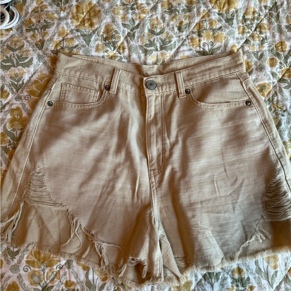 American Eagle Highest Rise Mom Shorts Ripped Color Khaki size 8 - Picture 1 of 6